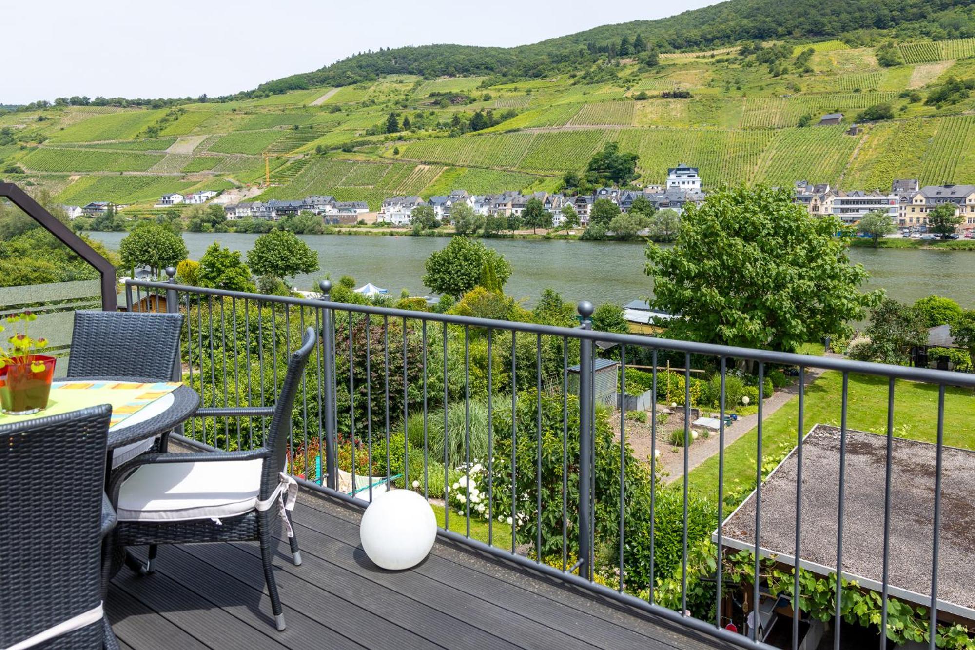 Zum Blauglockenbaum Apartment Zell an der Mosel Ngoại thất bức ảnh